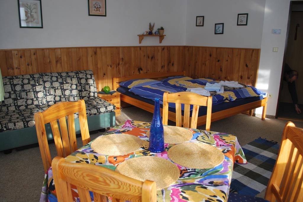 הַרָכוֹב M+M Apartman חדר תמונה